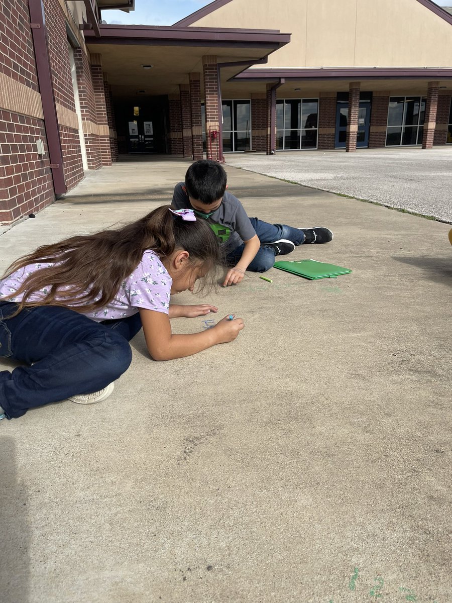 MrsJodiGilbert's tweet photo. When it’s a beautiful day you go outside and practice writing your 120 charts! So proud of these kiddos for how far they have came in such a short time. #growingwithgilbert https://t.co/4upFJySe0q