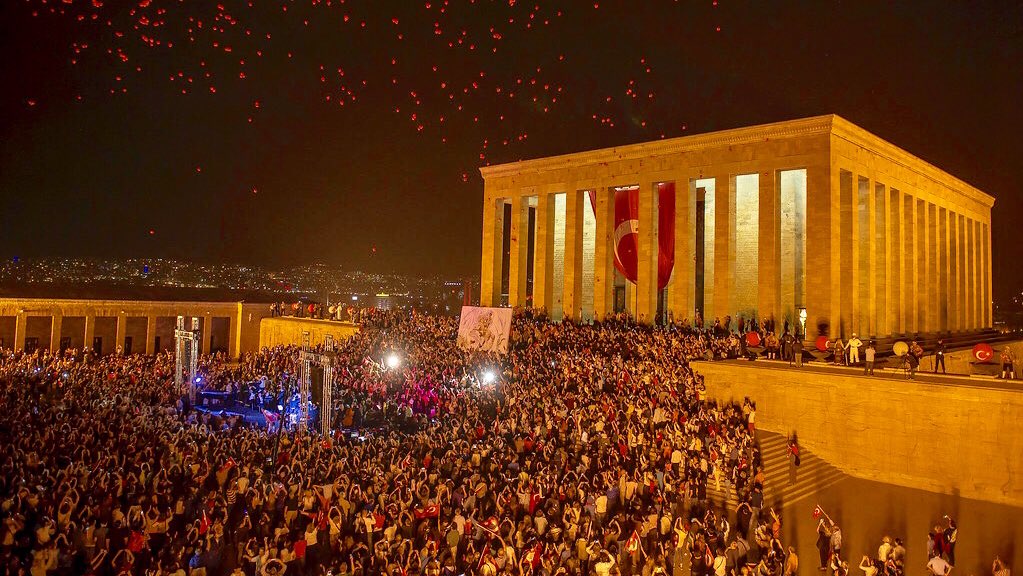 Bazı liderlerin mitinge ihtiyacı yoktur.. #10Kasım