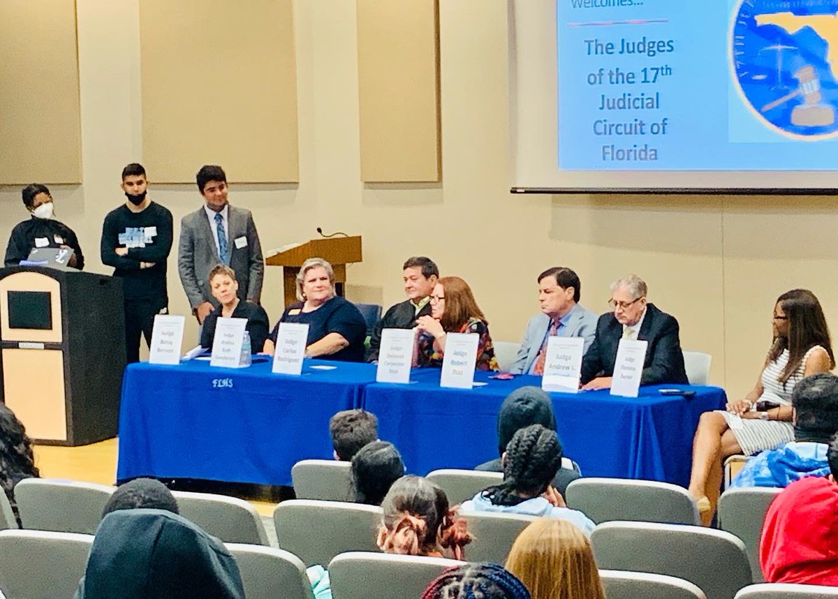 flhs_magnet's tweet photo. Thank you to the amazing judges of the 17th Judicial Circuit of Florida for making this a LAWTalk event to remember! #meetthejudges #LAWTalks #justicerules #flhsmagnet @FlhsOfficial @magnetprograms @SeanCurran3 @PrincipalFLhigh https://t.co/YQvZOYqARi