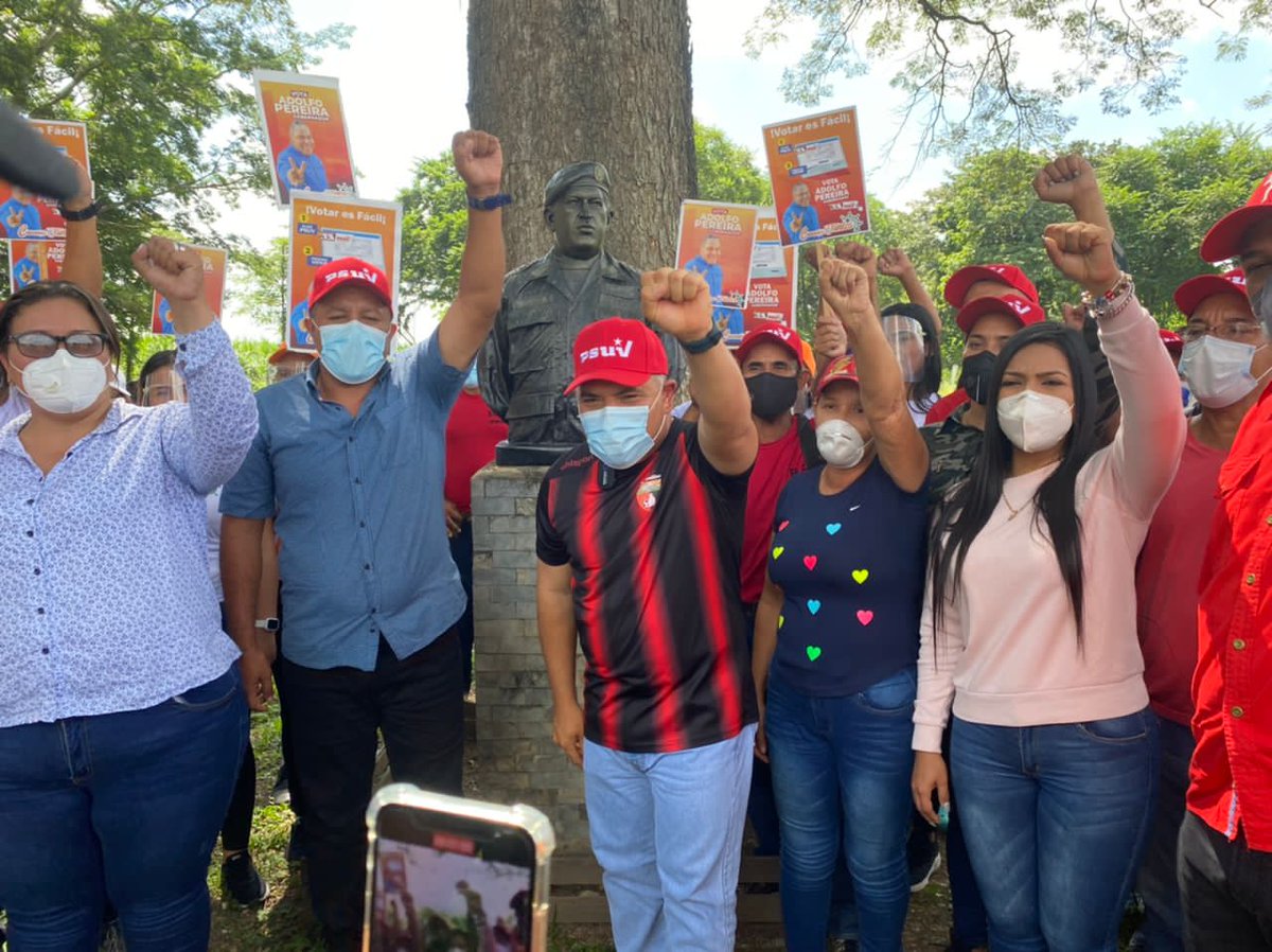 Ginkellys16's tweet photo. #EnFotos📸|Excelente encuentro d nuestro candidato @AdolfoP_Oficial junto al candidato #AngelPrado con la estructura dl @PartidoPSUV jefes de UBCH haciendo la revisión del 1x10 metodología q nos permitirá construir en forma disciplinada la Víctoria perfecta
#PuebloDignoYSoberano https://t.co/WHnb2QDqIL