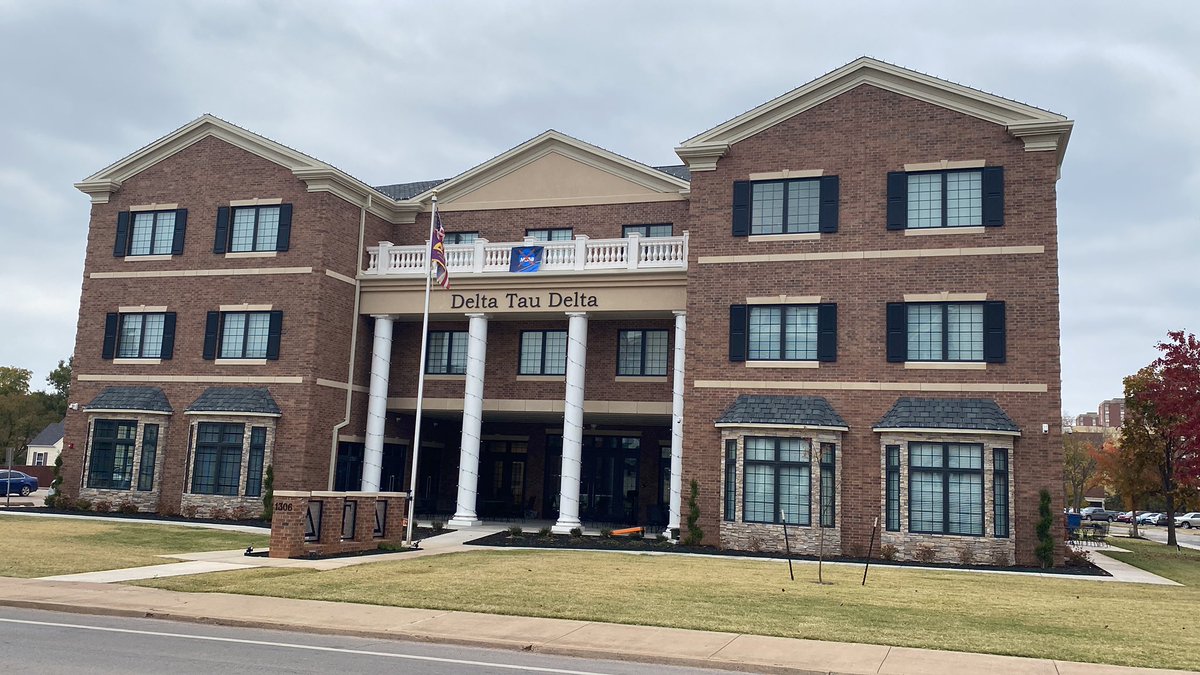 AshtonS_OK's tweet photo. Today’s sights: the Delta Tau Delta fraternity house at #okstate has an anti-NCAA banner on their house. https://t.co/K3Nb4eMQBX