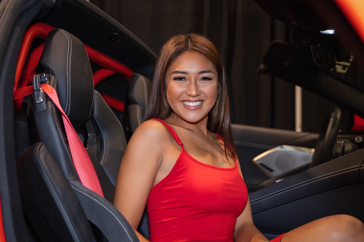 sidneytran_'s tweet photo. Big car girl now. #SEMA2021 https://t.co/6OOKbVpkhF