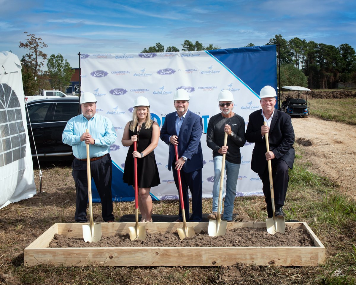 Reedhasit's tweet photo. World Class Automotive News! Shelby Reed, owner; Shawn Burns, GM/OP; Brad Stapp, Fixed Ops Dir. &amp; #PlanetFord team broke ground on a new Commercial Truck Service Center. The location will feature a 26,317-square-foot, state-of-the-art service department. https://t.co/9SBB8EgzTW. https://t.co/c5aIs4wrKw