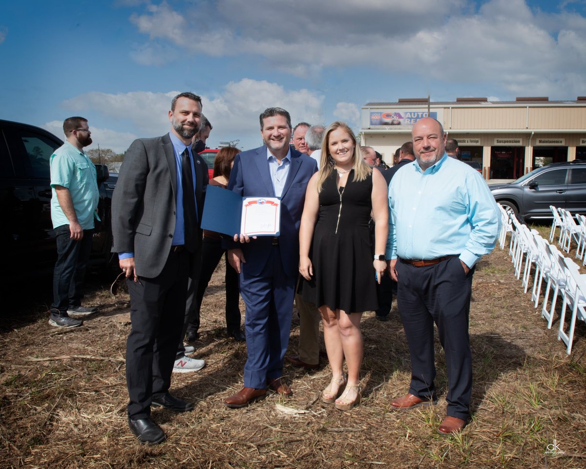 Reedhasit's tweet photo. World Class Automotive News! Shelby Reed, owner; Shawn Burns, GM/OP; Brad Stapp, Fixed Ops Dir. &amp; #PlanetFord team broke ground on a new Commercial Truck Service Center. The location will feature a 26,317-square-foot, state-of-the-art service department. https://t.co/9SBB8EgzTW. https://t.co/c5aIs4wrKw