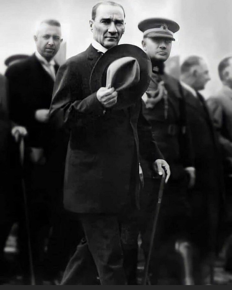 "Beni görmek demek mutlaka yüzümü görmek değildir. Benim fikirlerimi, benim duygularımı anlıyorsanız ve hissediyorsanız bu kafidir"