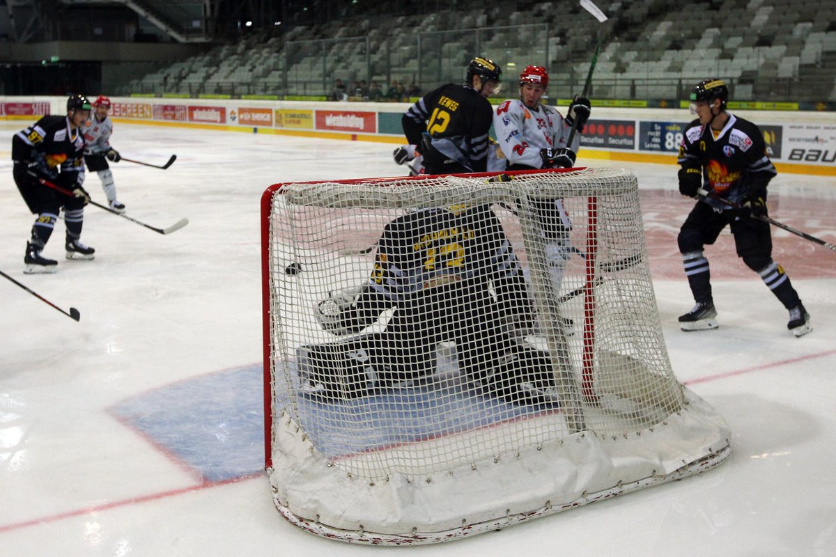 viennacapitals's tweet photo. Auch unser Farmteam Vienna Capitals Silver befindet sich derzeit in der Länderspielpause. 😀
Danach folgen 4️⃣ Spiele in 8️⃣ Tagen. Gleich 3️⃣ davon steigen zu Hause in der #ErsteBankArena. 🏒
🗞 | https://t.co/tDRePNxl2V
#VCS https://t.co/uTWJ63COqu