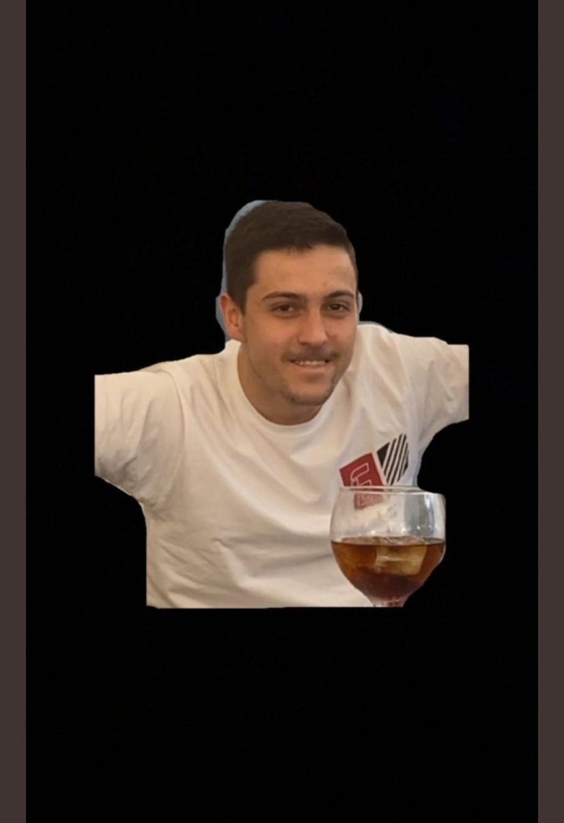 Buenas noches familia. Que tal este inicio de semana? Ya tardan unas buenas fiestas para ponernos como nuestro colega <a href="/CabadoAlex/">Alex Cabado</a> #Sticky #Vilalba