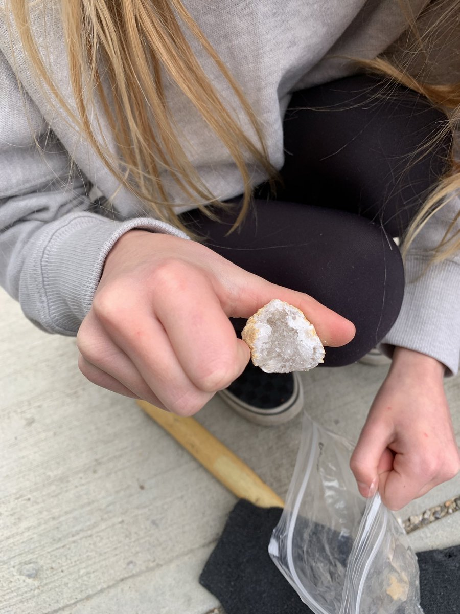 AngelaDepner's tweet photo. Cracking geodes, “rocks with a surprise inside” with TCs @Sarah_Quon and Miss Russell. A huge thanks to @GranaryRoad for the geodes! @Rebecca_Thouin @Copperfield106 #wearecbe #thirdgradethunder https://t.co/0xzo1xzuhp