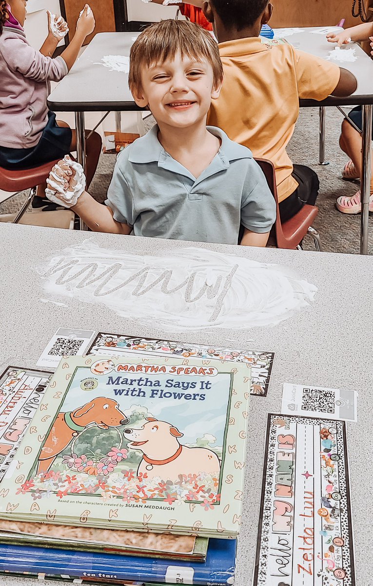 MrsBlackner's tweet photo. Learning patterns of movement using shaving cream! From those smiles we definitely enjoyed it! @HolmquistES @AliefISD @mdpenascience https://t.co/Dr6H0QNxrj