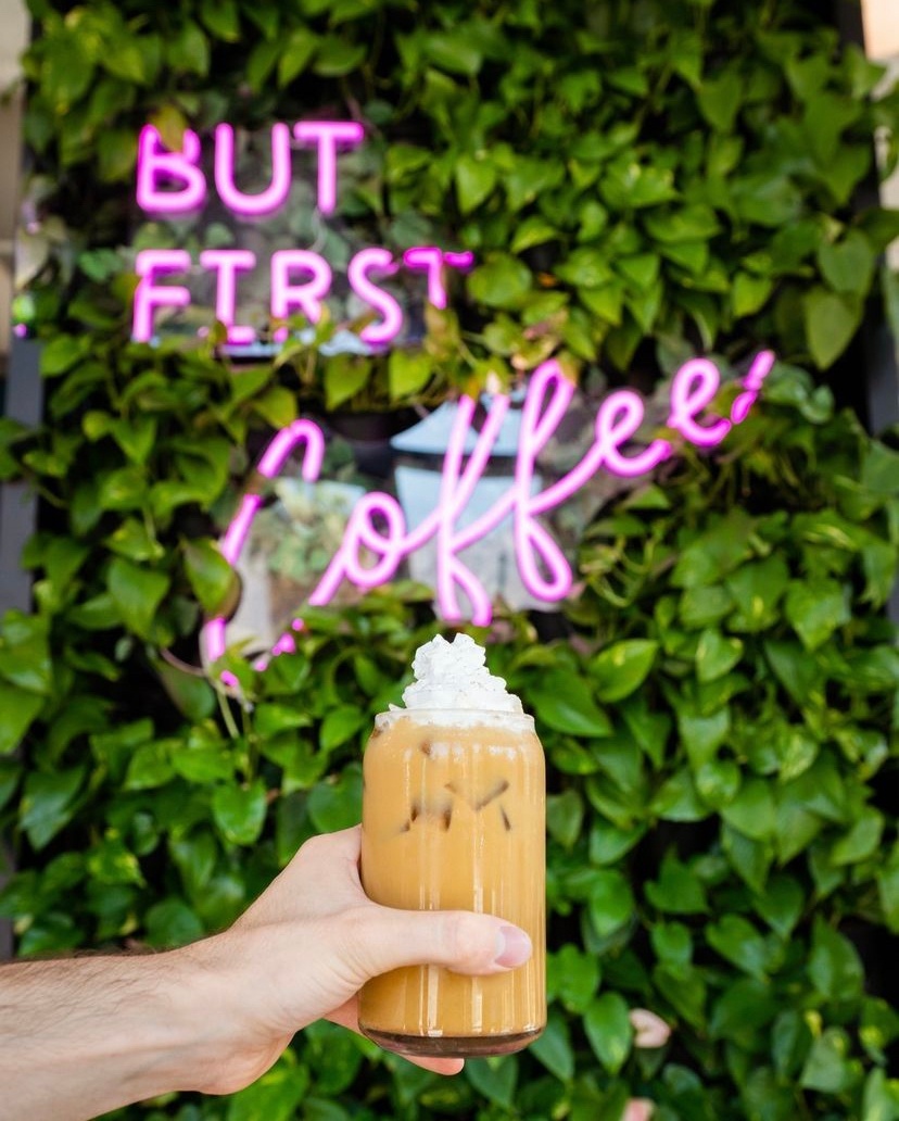 PalmSpringsCA's tweet photo. Hello, Pumpkin Spice Latte season. #HelloPalmSprings
Check out how adorable this coffee hangout spot is! ๐
Photo Credit: Cafe La Jefa
https://t.co/kRYe6XYUOb https://t.co/xnrGxUMS4G