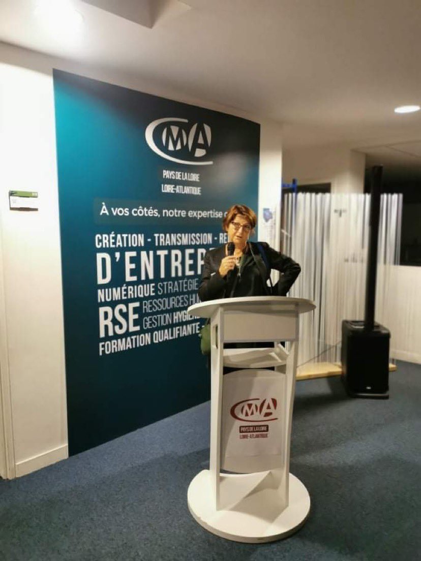 JeanneSotter's tweet photo. À la chambre des métiers, avec le nouveau Président @frederic_boul soirée #artisanight:  grande soirée du numérique pour digitaliser et développer son entreprise : E-commerce-démonstrations: réalité virtuelle exosquelettes drônes et des conférences sur le numérique responsable https://t.co/Zu4mwvWXr6