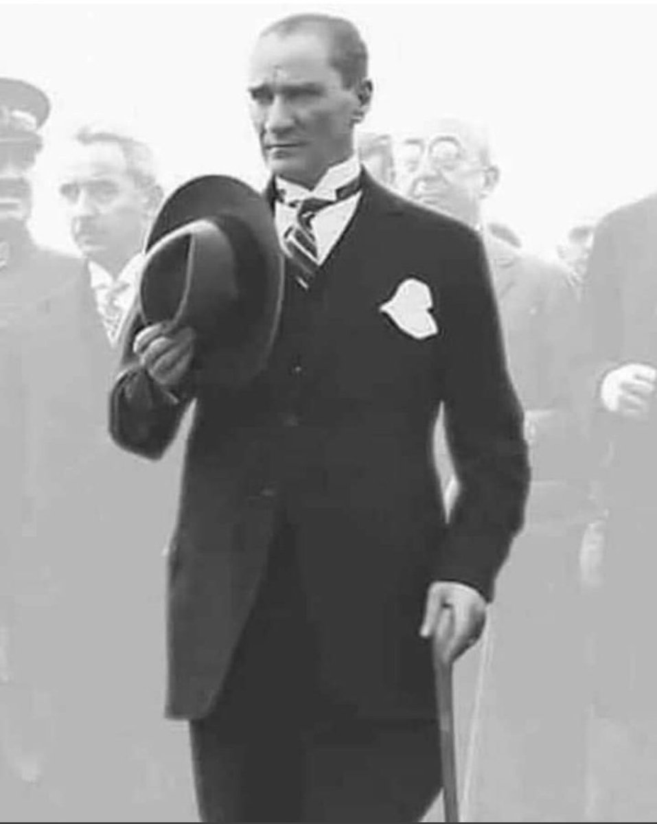 Sen yiğit adam ulu önder Mustafa Kemal Atatürk bedenen aramızda olmaya bilirsin ama fikiren ve ruhen  hala burda bizimlesin rahmetle anıyoruz ATAM   #10Kasım