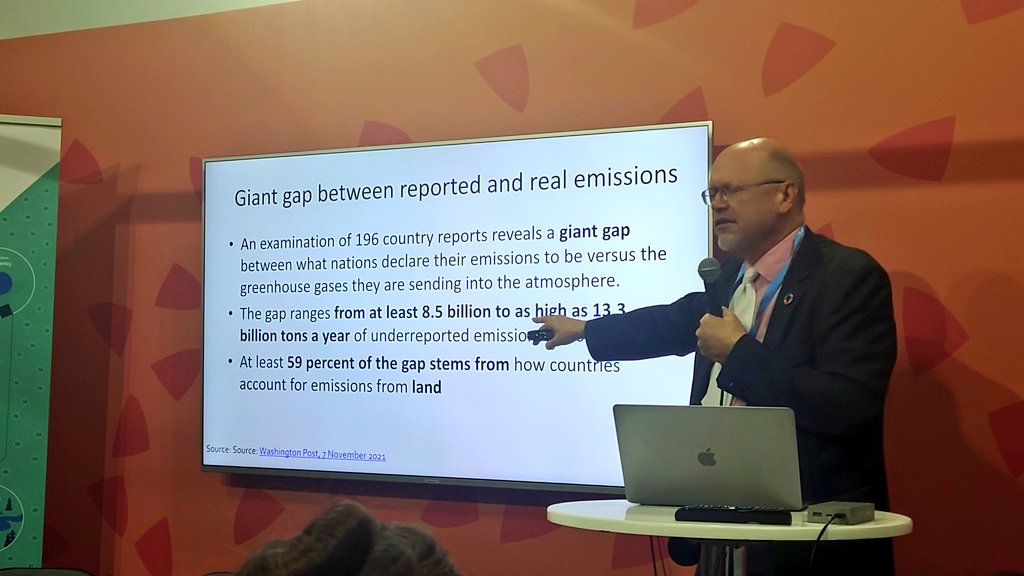 jonashelseth's tweet photo. "We use the atmosphere 🌍
as a dustbin 🚮
for our #greenhousegas" 🏭

-Prof.@JPvanYpersele,
@IPCC_CH Vice-Chair
speaking at our False Climate Claims event
on the giant #EmissionsGap;
reported 🆚 real emissions:
https://t.co/EPdYZj88er #ClimateCrisis
@Bellona_No/@Bellona_EU #COP26 https://t.co/SznNFqT68A