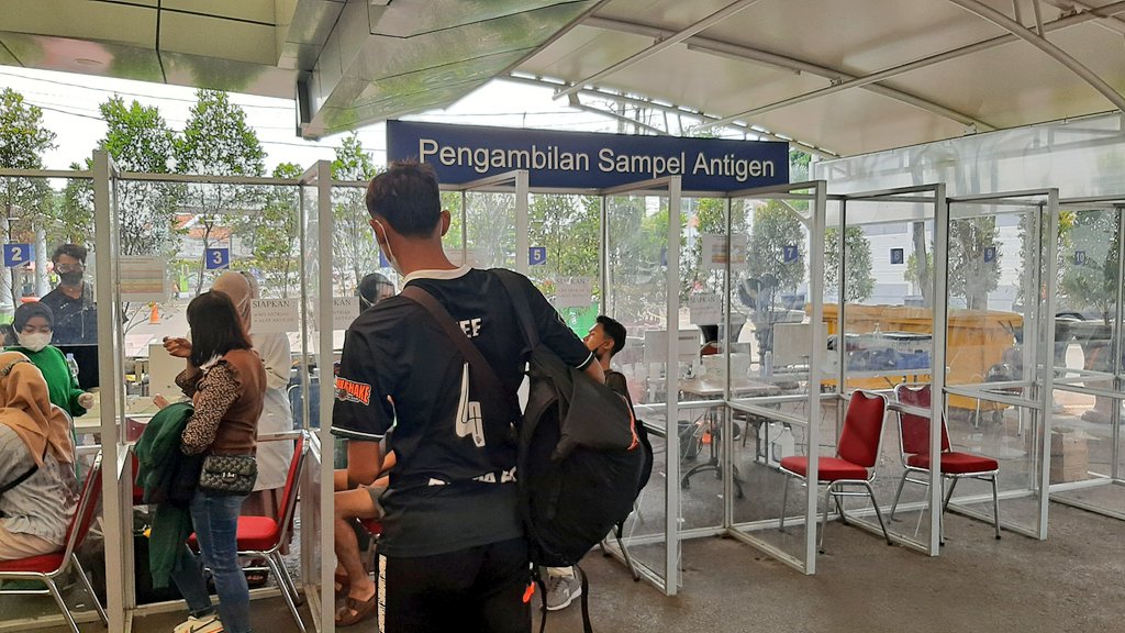 salmanbiroe's tweet photo. Swab Antigen Murah 45K check!
Guys, informasi penting bagi yang mau swab/rapid antigen murah bisa di Stasiun Pasar Senen. Hasilnya cepet hanya 15 menitan.
Share buat info yang membutuhkan ya.
#TransmatePenghubungIndonesia #TranportasiMaju #TestAntigen https://t.co/8FiOCCqQT9