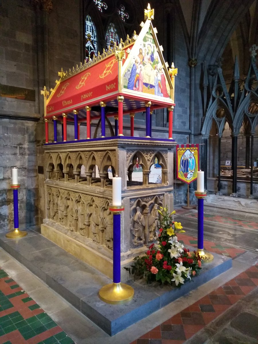 ElsieBunnie's tweet photo. The Bunnies skipped along to #HerefordCathedral this afternoon and marvelled at the interior!
Elsie loved the #SAS #Ascensionwindow
They enjoyed their visit to the #MappaMundi and #ChainedLibrary @HFDCathedral https://t.co/FpV5wIzAvh