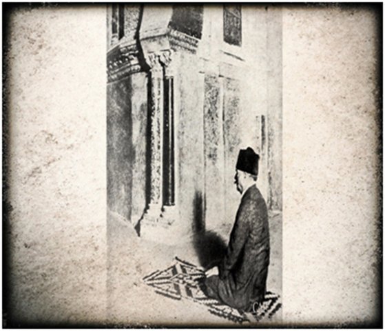 tawairkh's tweet photo. Iqbal at La Mezquita, Cordoba, Spain c 1932
Silsalah-E-Roz-O-Shab, Naqsh Gar-E-Hadsaat
Silsalah-E-Roz-O-Shab, Asal-E-Hayat-O-Mamaat
#IqbalDay2021
#AllamaIqbal
#Heritage
#Andulusia https://t.co/bUyZR7PKE4