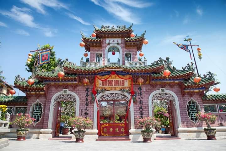 ViettinT's tweet photo. The impressive #FujianAssemblyHall was built in 1759 for the largest Chinese congregation in the historic #HoiAnAncientTown. This magnificent structure is considered a great symbol of Chinese architecture and also a legacy of historical importance in #CentralVietnam. https://t.co/bPDQ3vulGp