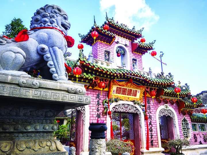 ViettinT's tweet photo. The impressive #FujianAssemblyHall was built in 1759 for the largest Chinese congregation in the historic #HoiAnAncientTown. This magnificent structure is considered a great symbol of Chinese architecture and also a legacy of historical importance in #CentralVietnam. https://t.co/bPDQ3vulGp