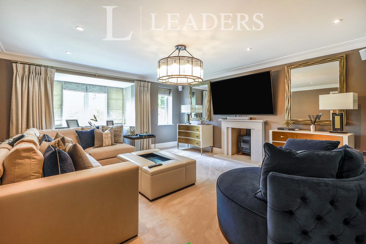 A rarely available, ultra-modern and beautifully presented four bedroom detached house. This property speaks for itself, it is definitely not one to be missed. 
AVAILABLE IN JANUARY 
To enquire today, call 01483 274444 📞
#cranleigh #surrey #landlords #tenants #rightmove #zoopla