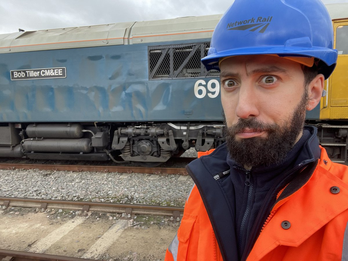 SimonZev's tweet photo. Yes.
#RailFreight #SafetyTour https://t.co/pw1Y0TPLPP