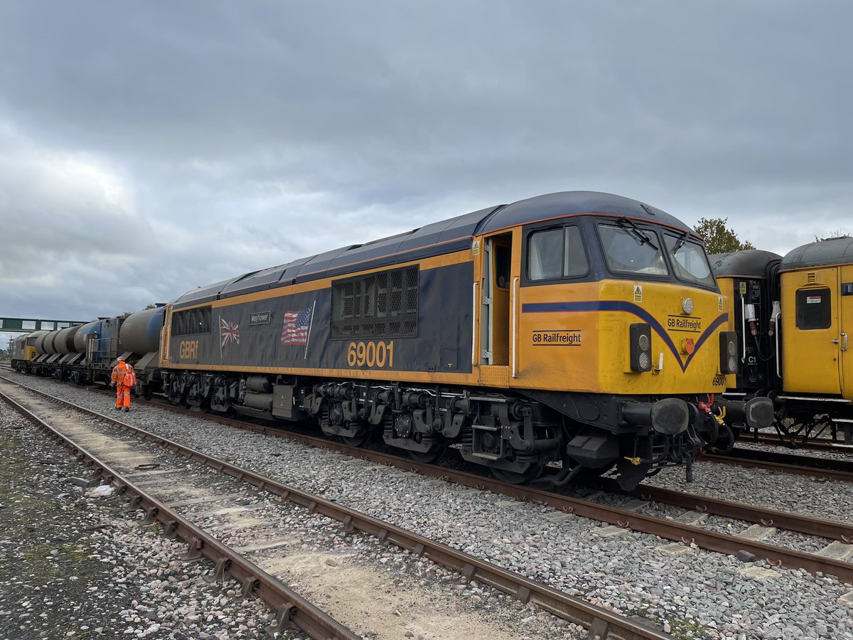 SimonZev's tweet photo. Yes.
#RailFreight #SafetyTour https://t.co/pw1Y0TPLPP