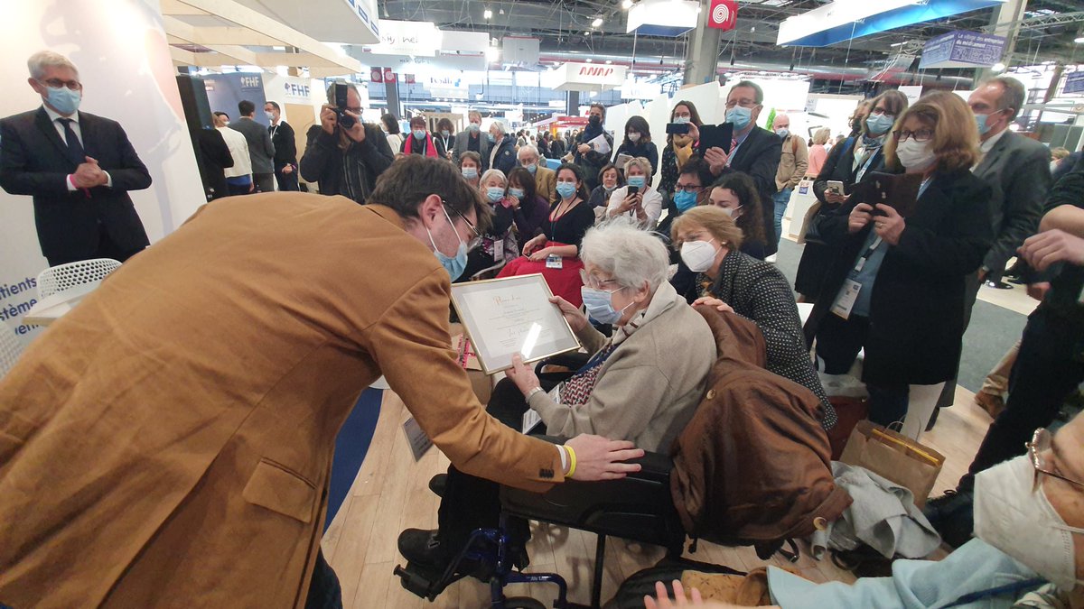 LGrisees's tweet photo. Félicitations à Madame PERNAUD, la Plume d'or catégorie résidents la première édition du concours national d'écriture @LGrisees 👏

@BrigBourguignon @fredvalletoux @MaThevenot @laFHF @LGrisees @Directions_fr @FamileoC @parisSANTEXPO https://t.co/RmL2QrL9MS
