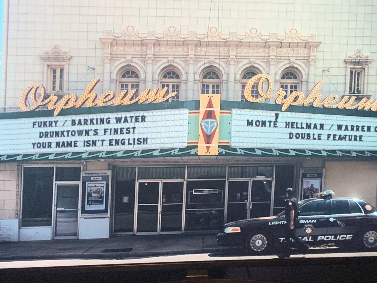 A gauche de la marquise du cinéma, une filmographie amérindienne, à droite un hommage à Monte Hellman. Comment ne pas aimer #ReservationDogs , la série la plus drôle, la plus émouvante et la mieux mise en scène du moment? Sur Disney+