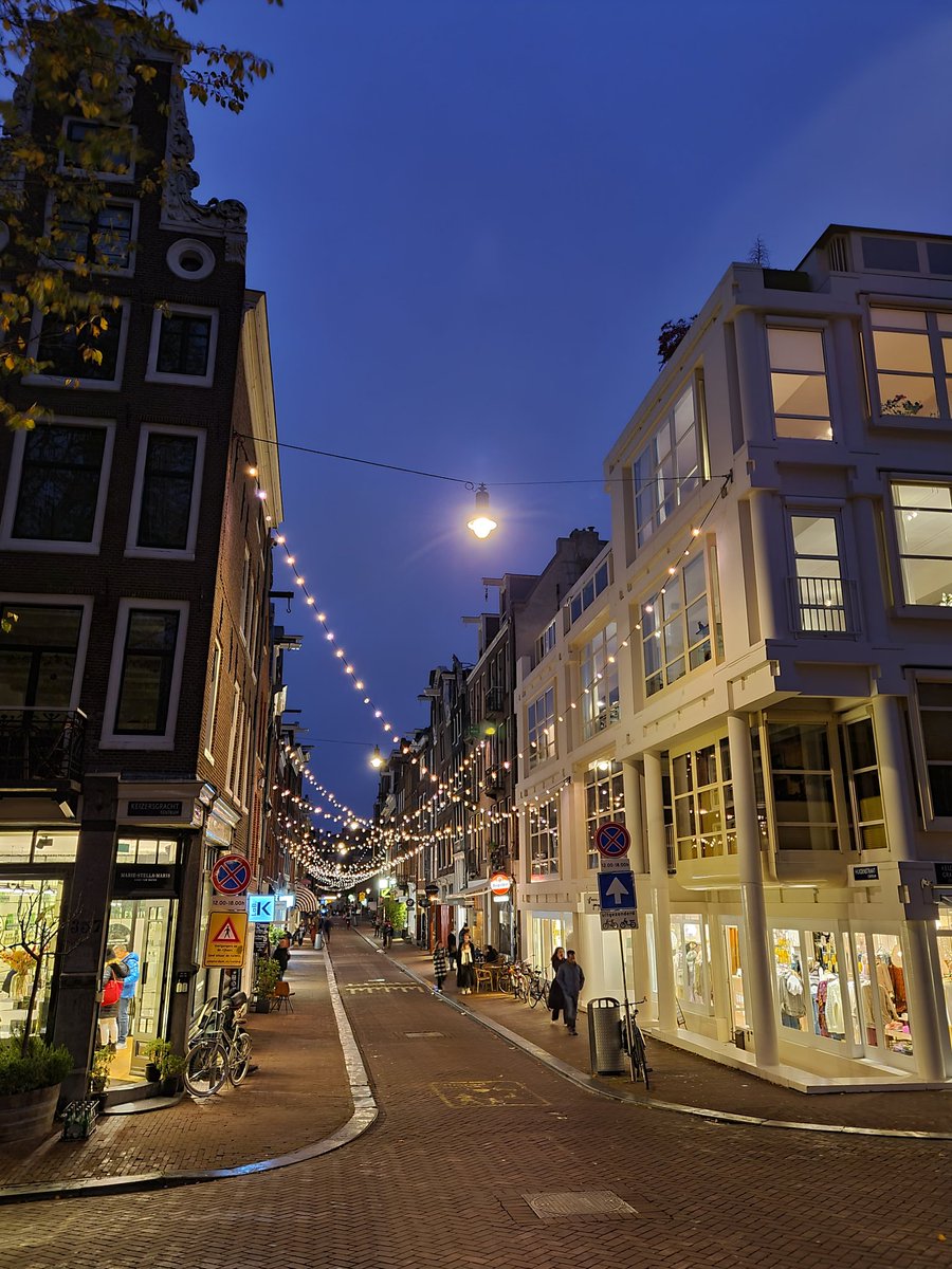 highfielder80's tweet photo. Looks like it's that time of year again #Amsterdam #winter #NineStreets #canals #jordaan https://t.co/rRwSUmcDKH