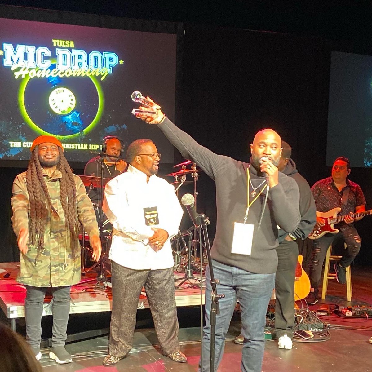 dariuswest's tweet photo. We had the privilege in honoring the first to ever do it #StephenWiley with the very first CRYSTAL MIC AWARD! #micdrophomecoming #tulsa #chh https://t.co/WLYx7TfpKf