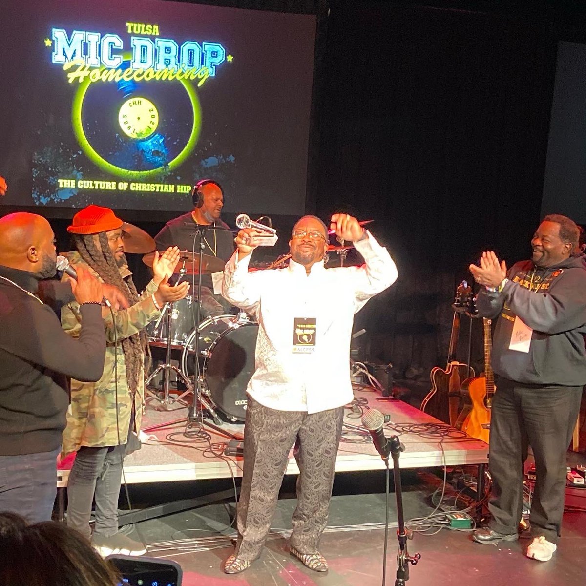 dariuswest's tweet photo. We had the privilege in honoring the first to ever do it #StephenWiley with the very first CRYSTAL MIC AWARD! #micdrophomecoming #tulsa #chh https://t.co/WLYx7TfpKf
