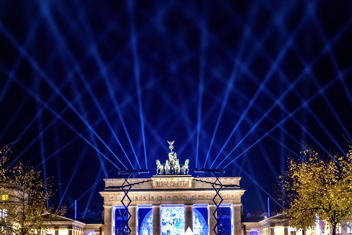 njvphotographee's tweet photo. Thanks to @surf107 for reminding me , 2 years ago I was In Berlin for #Mauerfall30 .
One of the best weekends of my life ever.
Love Berlin https://t.co/9fvQiqRWtJ