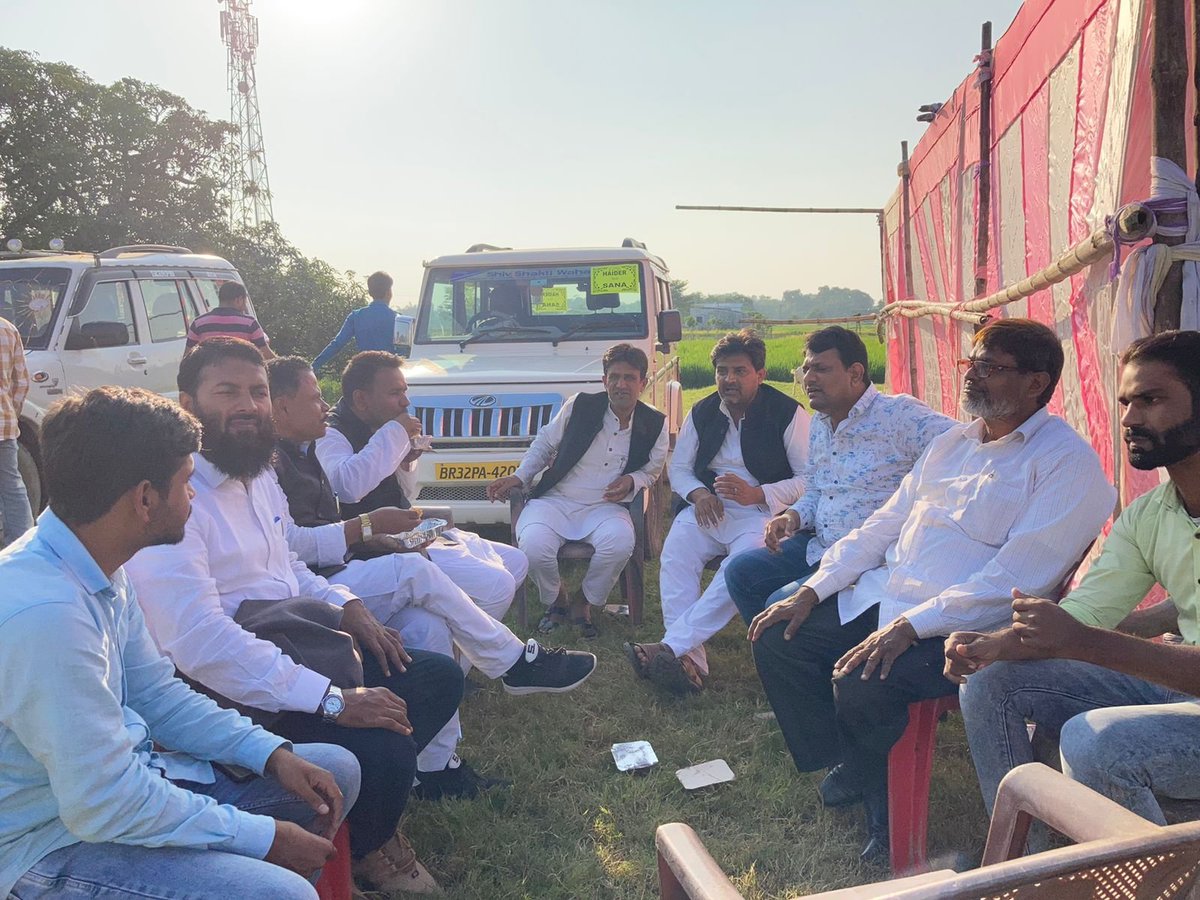 mahmood_sabih's tweet photo. Shaadi Main Doston k Saath kuch Yaadgar Pal,
#Gaaon
#Dost
#Shaadi
@DarbhangaLive
@Barhsamaila
@Keotividhan86
@anjumfurqqn09
@WithCongBihar https://t.co/M4OFf0SiOE