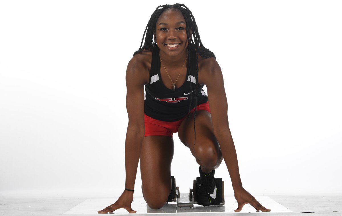 The_NIL_Podcast's tweet photo. 🚨 NEW EPISODE ALERT 🚨

Suerethia Henderson (@suee_x3) joins the show to preview the upcoming @YSUTrackFieldXC indoor season and chat about her early experiences with NIL! Click the link and give it a listen! ⬇️

Episode No. 6 ⬇️
🎧: https://t.co/MTSNQFvmec https://t.co/blpV5r1ef6