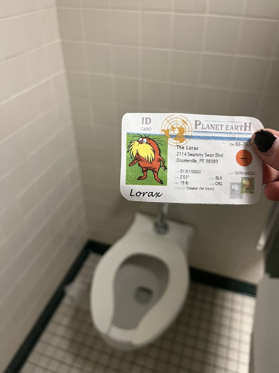 Interestingly enough, the greatest  percentage of household water in the US is used for flushing toilets! #apeswater <a href="/franklinlorax/">APES Project Lorax</a>