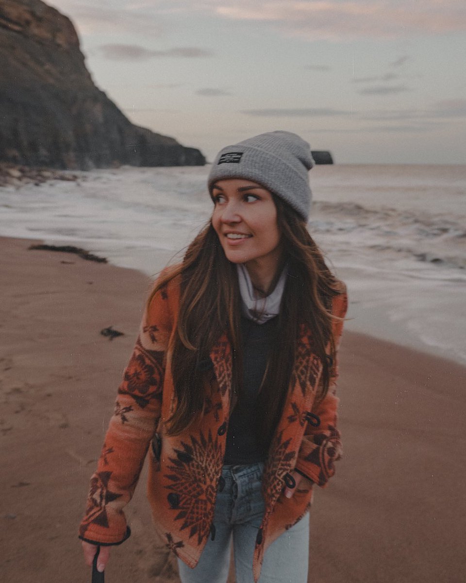 ART_DISCO's tweet photo. We strolled down to our favourite bay to watch the sun say a golden goodbye to the horizon. The brisk November air is starting to nip on the coast &amp; although this makes for beautiful light I made sure to wear my ‘Adventurer’ beanie to keep toasty whilst we walked &amp; took photos. https://t.co/Qghbuph790
