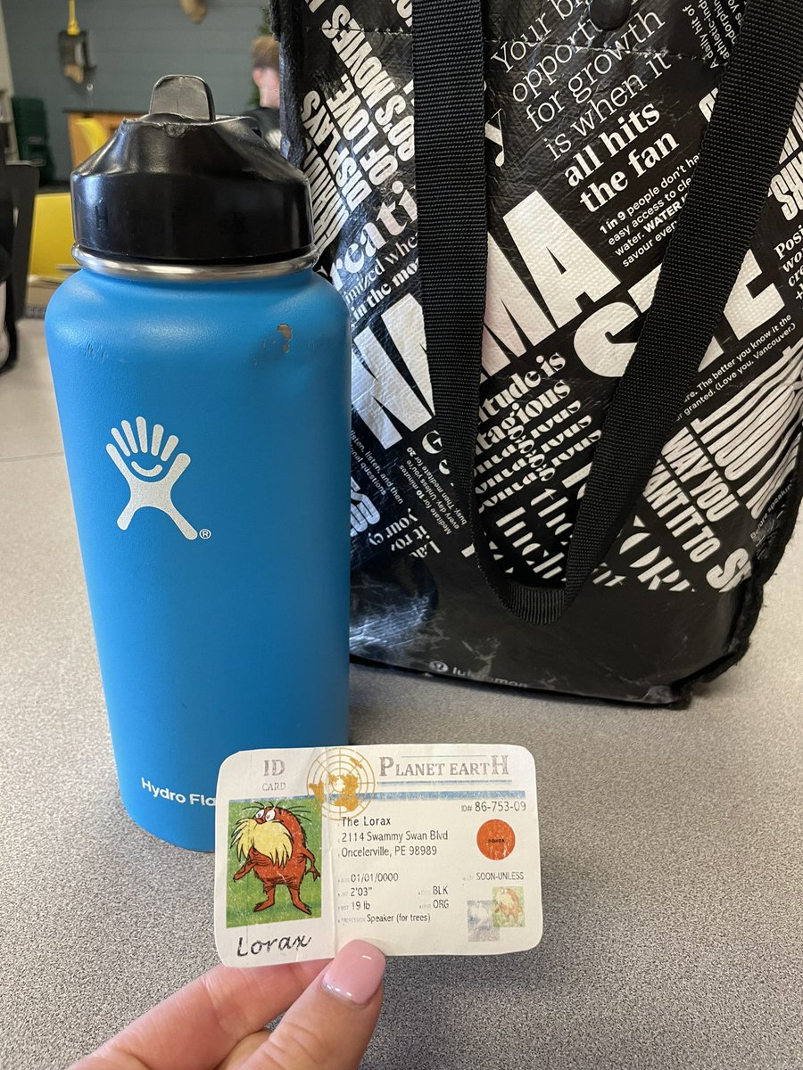 I use reusable water bottles and lunch boxes to reduce the amount of plastic pollution. By doing this I am not contributing to plastic pollution in oceans such as The Great Pacific Garbage Patch! #apeswater <a href="/franklinlorax/">APES Project Lorax</a>