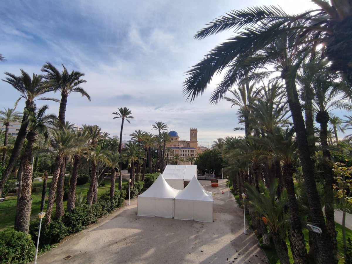 Se acerca la campaña de Navidad y comenzamos con los montajes de las carpas de los belenes.