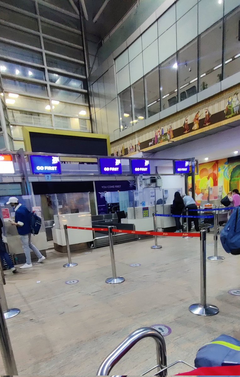 idevanshagarwal's tweet photo. Seems like @GoFirstairways will be hiring soon - 4 counters and only 1 attendant.

@GoFirstairways do use @Skillate_lab, they are good https://t.co/vy81td1EKk