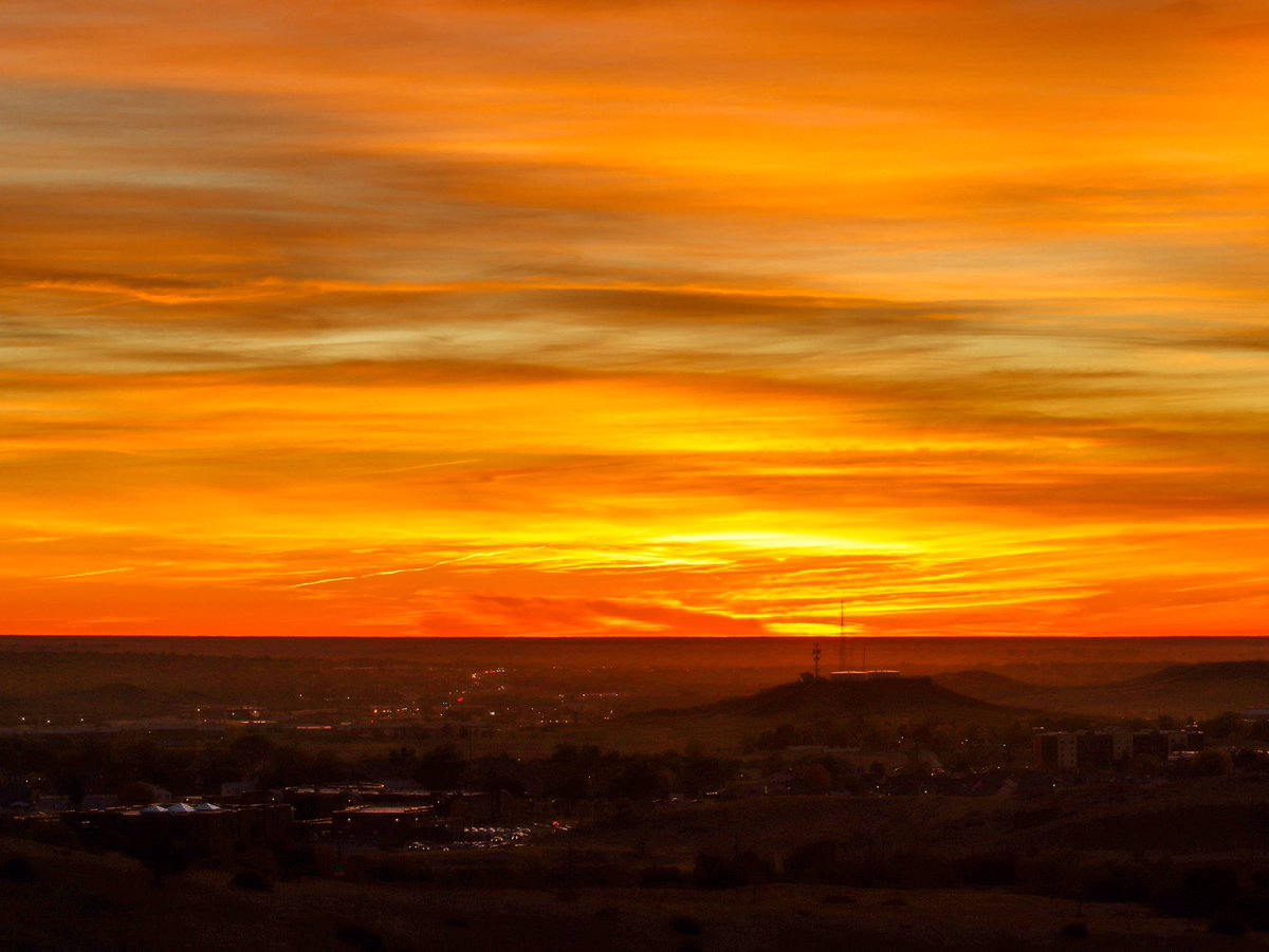 HunterhouseP's tweet photo. Happy Tuesday. 

Sunrise over Colorado Springs, CO as seen from Cheyenne Mountain State Park.

#sunrisephotography 
#colorado
#morningvibesinco https://t.co/VsEGBYHQxo