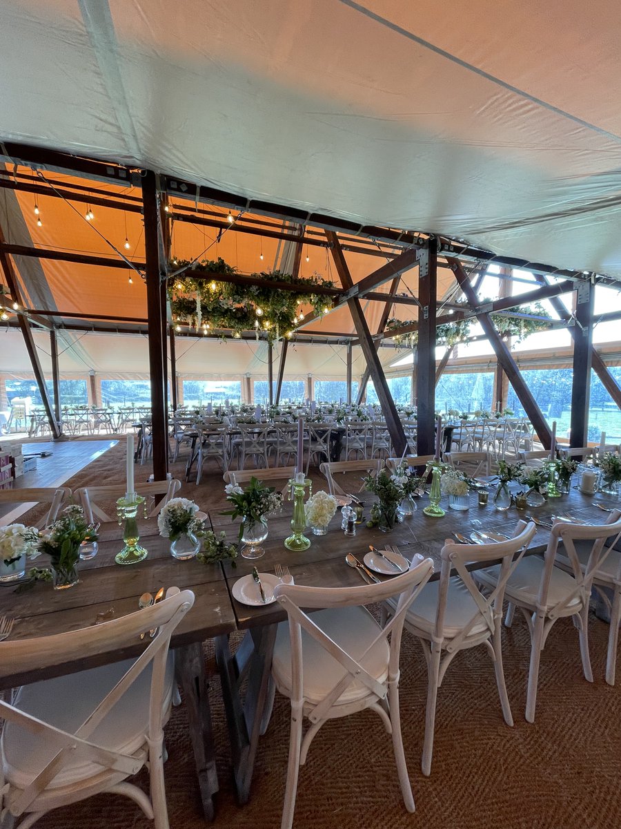 Throwback to one of our last wedding of the season - what a beauty it was!

@AbbasMarquees1 
<a href="/WeddingHour/">#WeddingHour</a> 
#weddinginspiration 
#somersetwedding