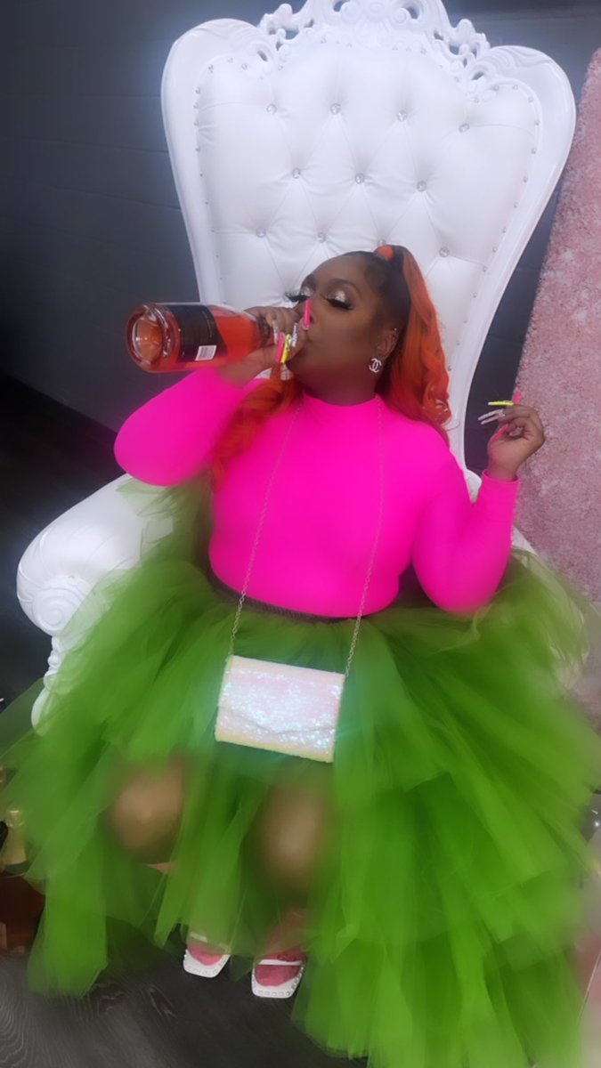 LipStick_Poppin's tweet photo. Cheers 🥂 to 35!!! Happy Birthday to meeeeee #ThirtyFine #Blessed #HiglyFavored https://t.co/xVaw1O8S9Y