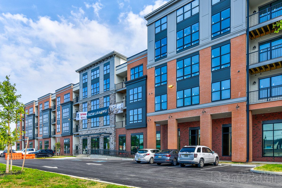 Lessarddesign's tweet image. Elegance and community come to life in The Yards at Malvern project located in Malvern, PA. This 4 story residential building includes 277 units and a private courtyard is located in the center to bringing the community together. #newprojectalert #lessarddesign