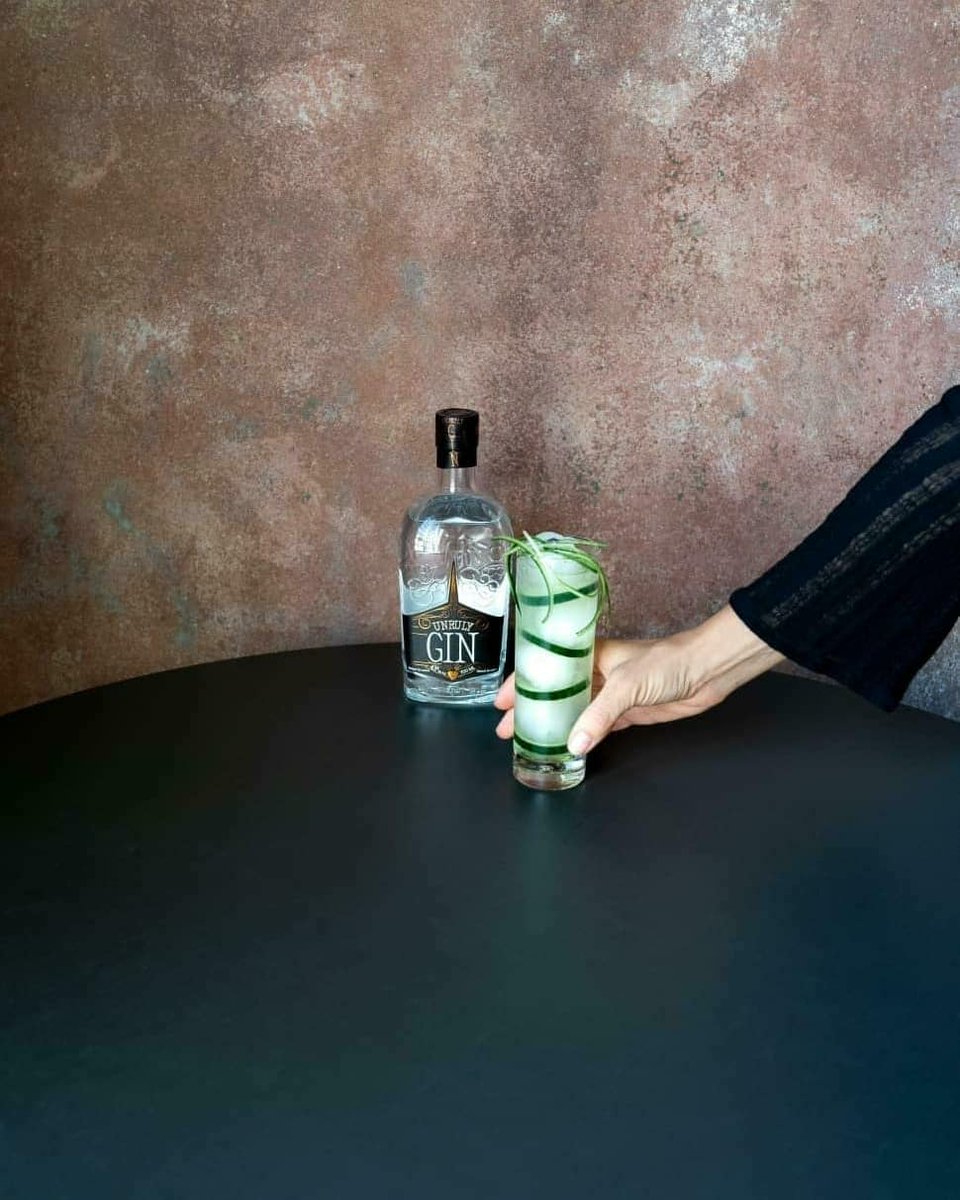 CoastalDelight's tweet photo. Bee Hive Cocktail, a delicious refreshing Wayward Gin Cocktail by #michellinstar @RestaurantOne in the Netherlands🍁🍁🌷🌷👍😋 
The cool taste of cucumber brings a delicious dose of freshness to this honeyed-up hive!
#waywardgin #canadiangin #canadianspirits #coastaldelighteurope https://t.co/tMGOrYcgIv