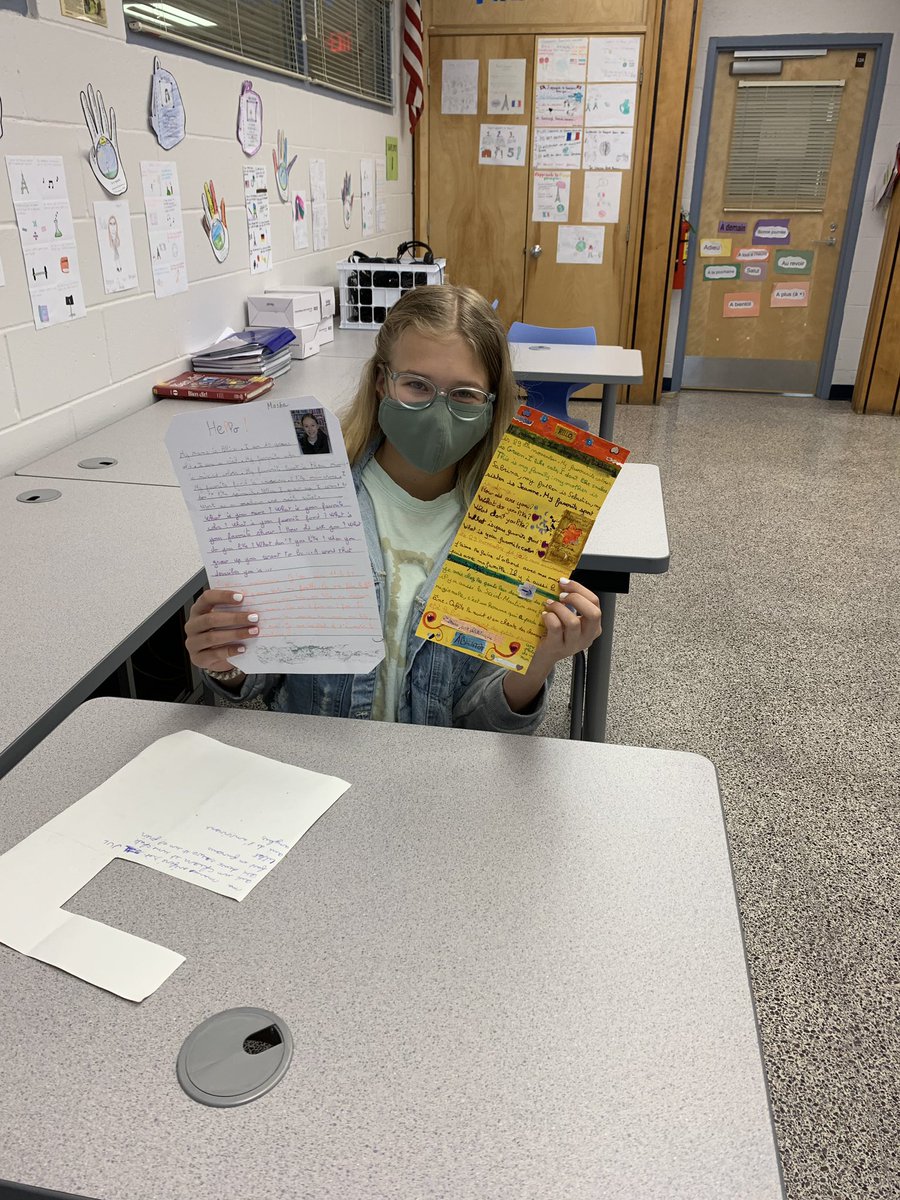 Alpine_School's tweet photo. 📝Here are a few photos of our French students holding their letters with a French Middle School (College Jules Ferry) in the town of Coudekerque-Branche (Northern France). Thank you Mrs. Shults for setting up this wonderful opportunity! 🇫🇷
.
.
#AlpinePride #frencheducation https://t.co/uP5QcGq6oP
