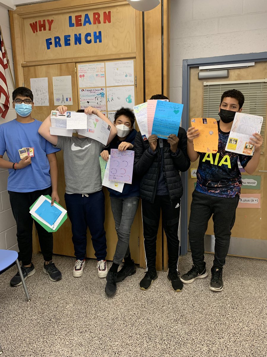 Alpine_School's tweet photo. 📝Here are a few photos of our French students holding their letters with a French Middle School (College Jules Ferry) in the town of Coudekerque-Branche (Northern France). Thank you Mrs. Shults for setting up this wonderful opportunity! 🇫🇷
.
.
#AlpinePride #frencheducation https://t.co/uP5QcGq6oP