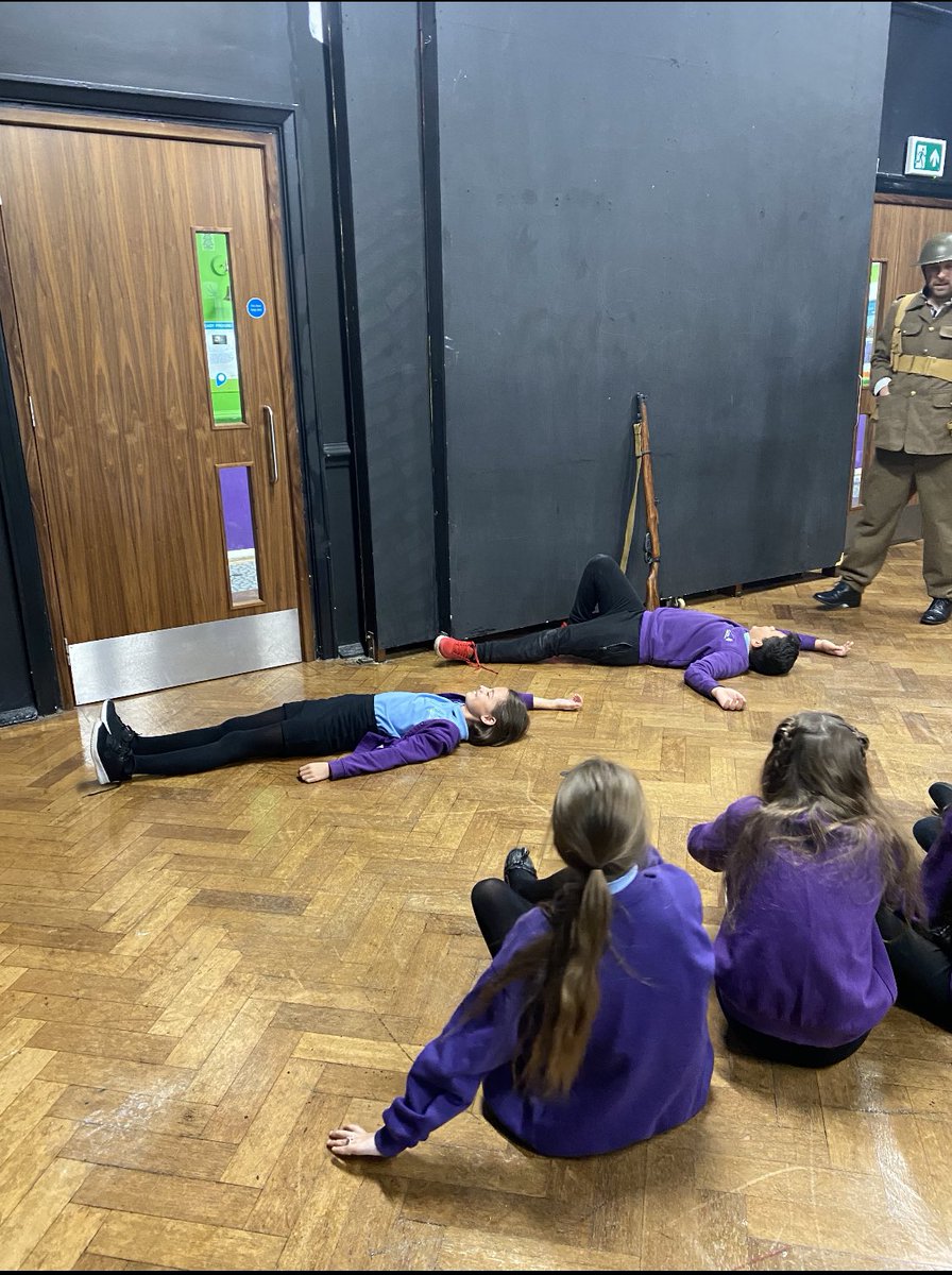 LutonPrimary's tweet photo. Year 6 took part in a WW1 workshop yesterday - look at those salutes, guys you have got this! #worldwar1 #respect #lutonprimary https://t.co/IhnXhJs9FJ