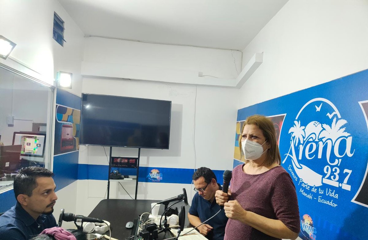 MIT_Ecuador's tweet photo. #MTOPInforma: Subsecretaria @FestherFarias informó en #RadioArena, el avance de los trabajos de construcción de los hospitales para Manta, Sucre y Pedernales.
Además, se prevé para este 30 de noviembre, la entrega de la sede municipal de #Portoviejo, fase I.
#JuntosLoLogramos https://t.co/tTALditFSX