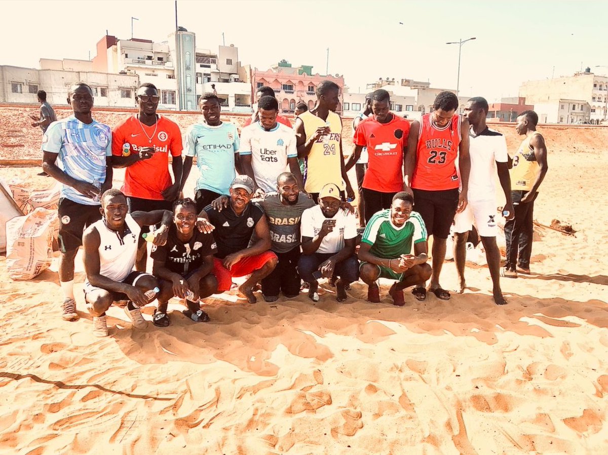 ParcellesD's tweet photo. L'homme se doit d'être le gardien de la nature,non son propriétaire.
Journée de Nettoyage d'une partie de la plage (Parcelles Assainies)
Par Équipe de foot-plage #Ndanane_yi de père Michel Campal
#Civisme
Le peu qu'on peut faire, le très peu qu'on peut faire, il faut le faire. https://t.co/wJkqhLJNO1