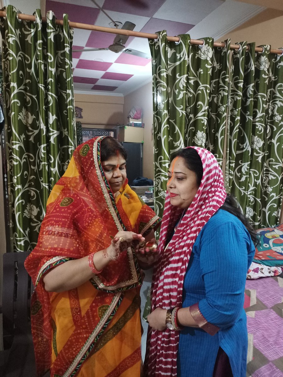 PriyankaBJPGZB's tweet photo. आज चार दिवसीय लोक आस्था के महापर्व छठ पूजा के दूसरे व्रत #खरना पर जाकर छठी मईया का आशीर्वाद लिऐ और प्रसाद प्राप्त किये।
#ChhathPuja #KharnaPooja
@iAmritapandey_
@sujitkumar4bjp https://t.co/81YM0CdWL3