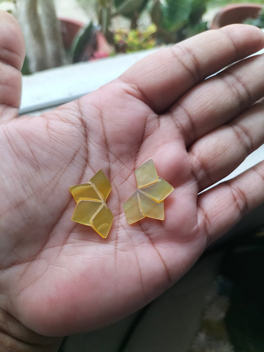 shellworksph's tweet image. Pretty little earrings carved from yellow Mother of Pearls&apos; shell.

#shellcraft #shellcraftsupplier #handicraft #artsandcrafts #supportlocal #shellaccessories #fashionaccessories #earrings